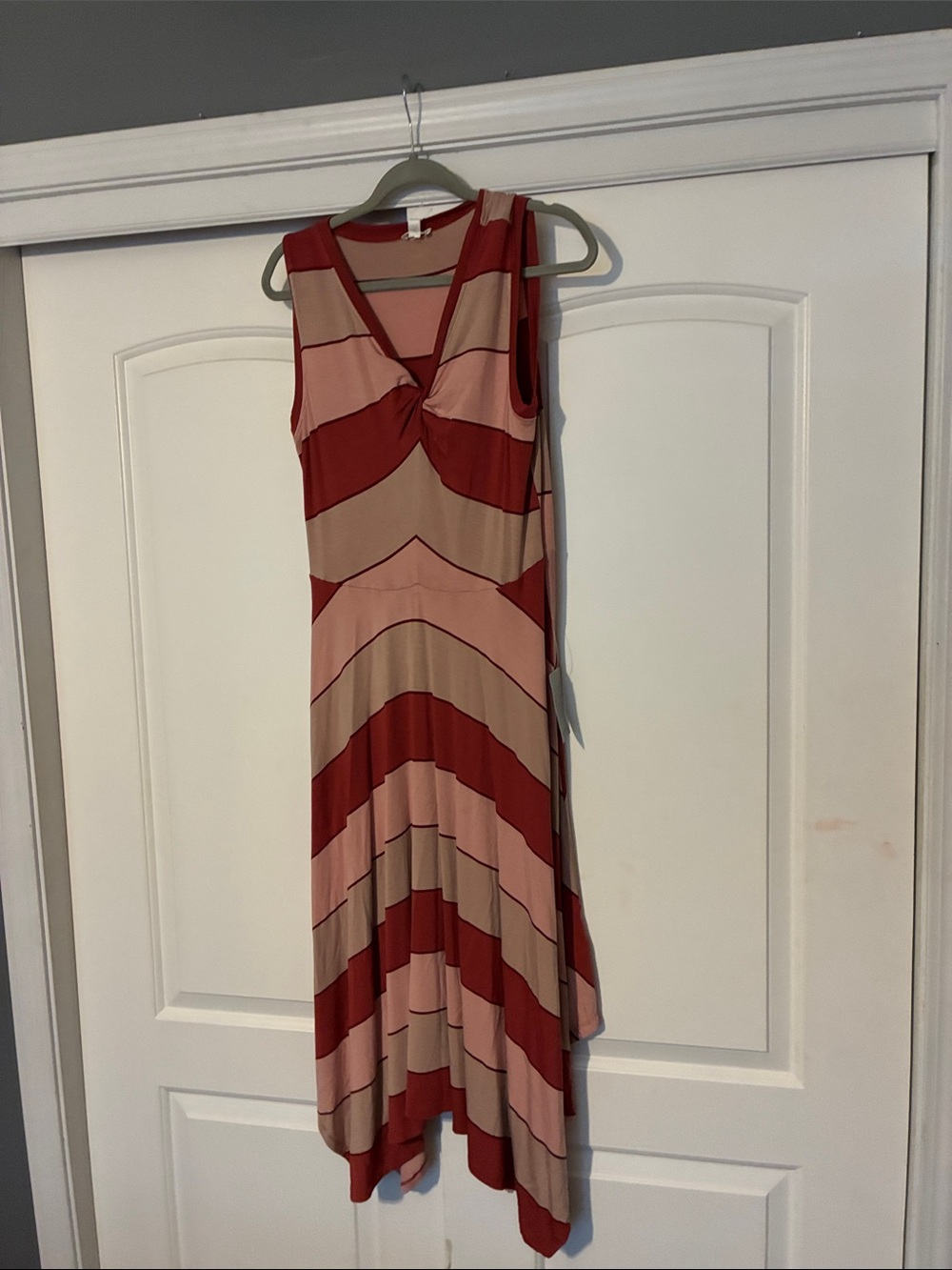 Spense Sleeveless Asymmetrical Chevron Midi Dress in Brick Red and Dusty Pink